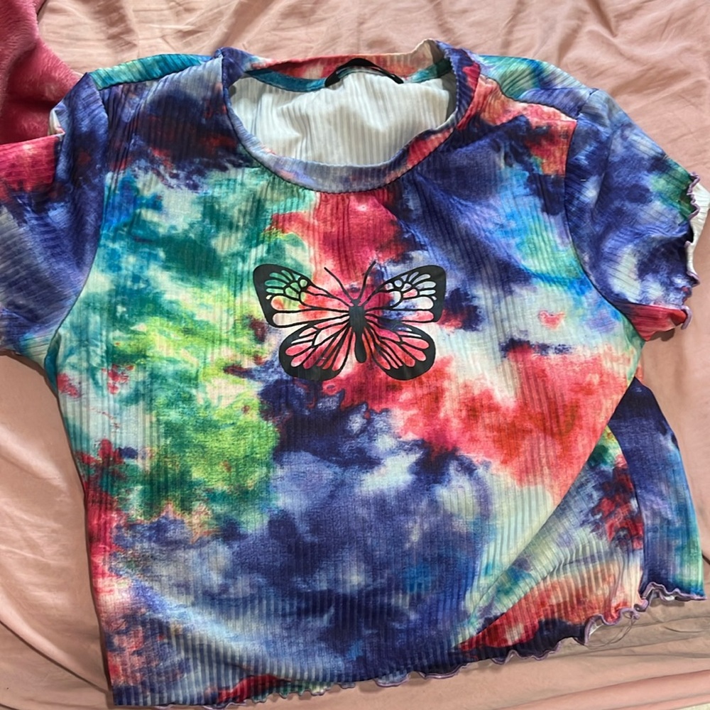 SHEIN barely worn the dye butterfly crop top